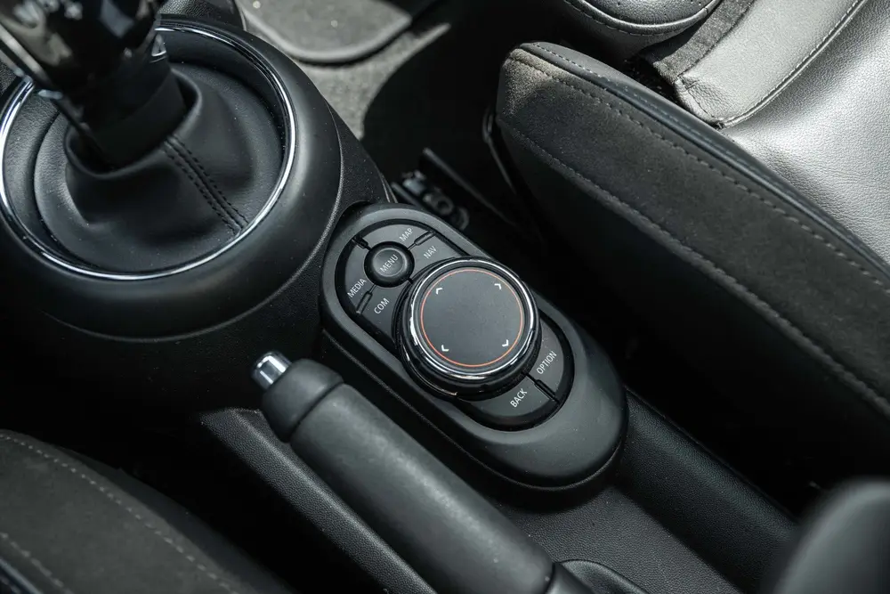 Mini Hatchback Cooper Chili Automaat uit 2019, foto 20