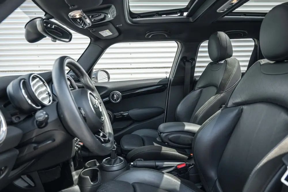 Mini Hatchback Cooper Chili Automaat uit 2019, foto 3