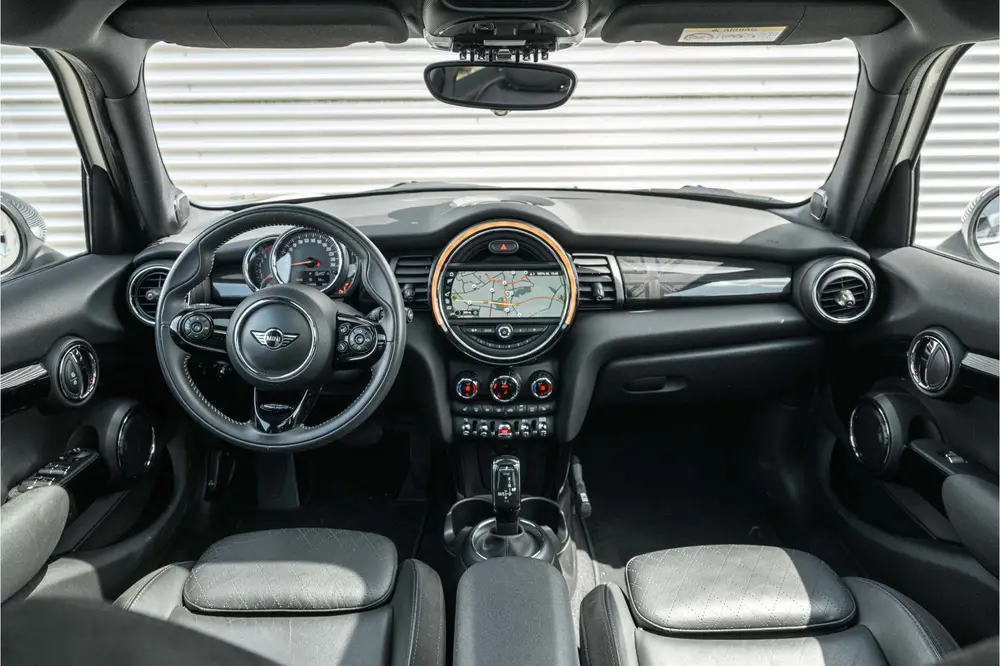 Mini Hatchback Cooper Chili Automaat uit 2019, foto 4