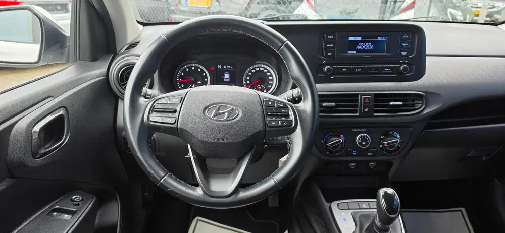 Hyundai i10 1.0 AUTOMAAT Airco Cruise Bleutooth Lane a uit 2022, foto 9