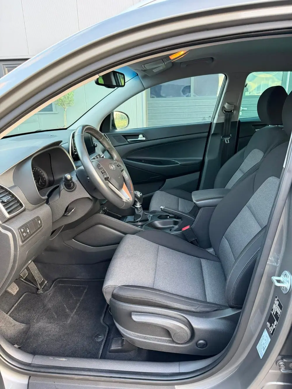 Hyundai Tucson 1.6 GDi 132pk 2019 Grijs uit 2019, foto 16