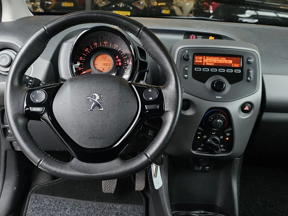 Peugeot 108 1.0 e-VTi AUT 18dkm NAP APK 8-2027 SUMMER uit 2019, foto 2