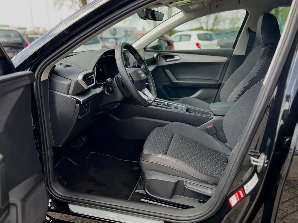 SEAT Leon 1.5 eTSI FR Business Intense uit 2023, foto 10