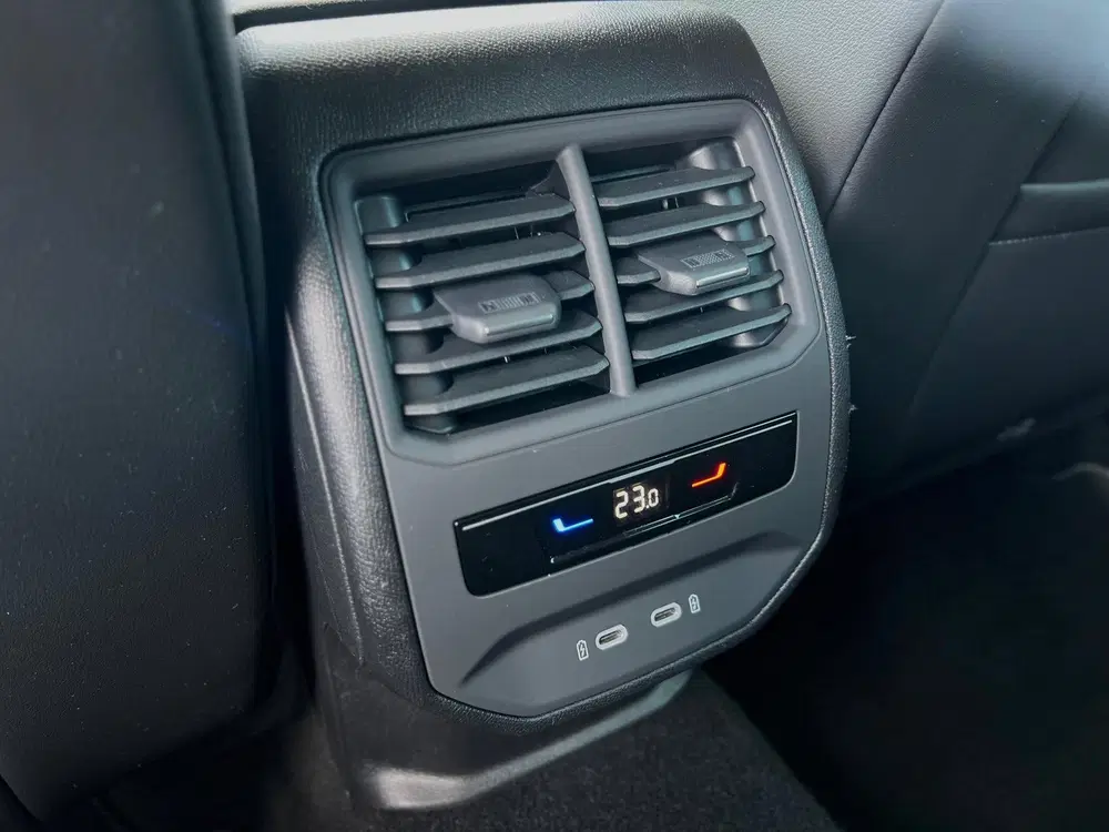 SEAT Leon 1.5 eTSI FR Business Intense uit 2023, foto 18