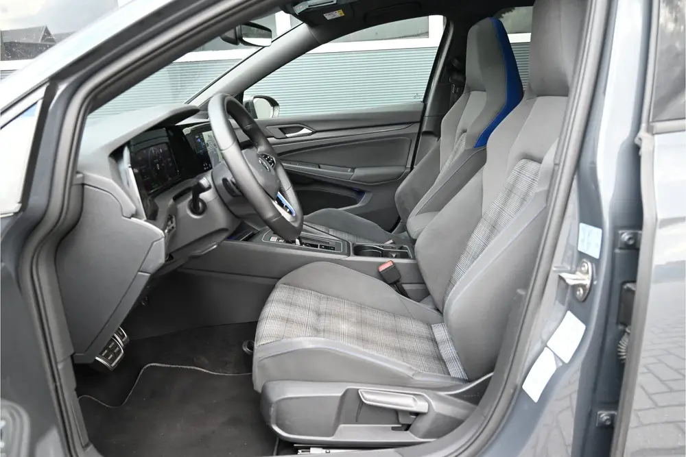 Volkswagen Golf 1.4 GTE 245 PK / PANO / IQ LIGHTS / HEAD UP uit 2021, foto 3