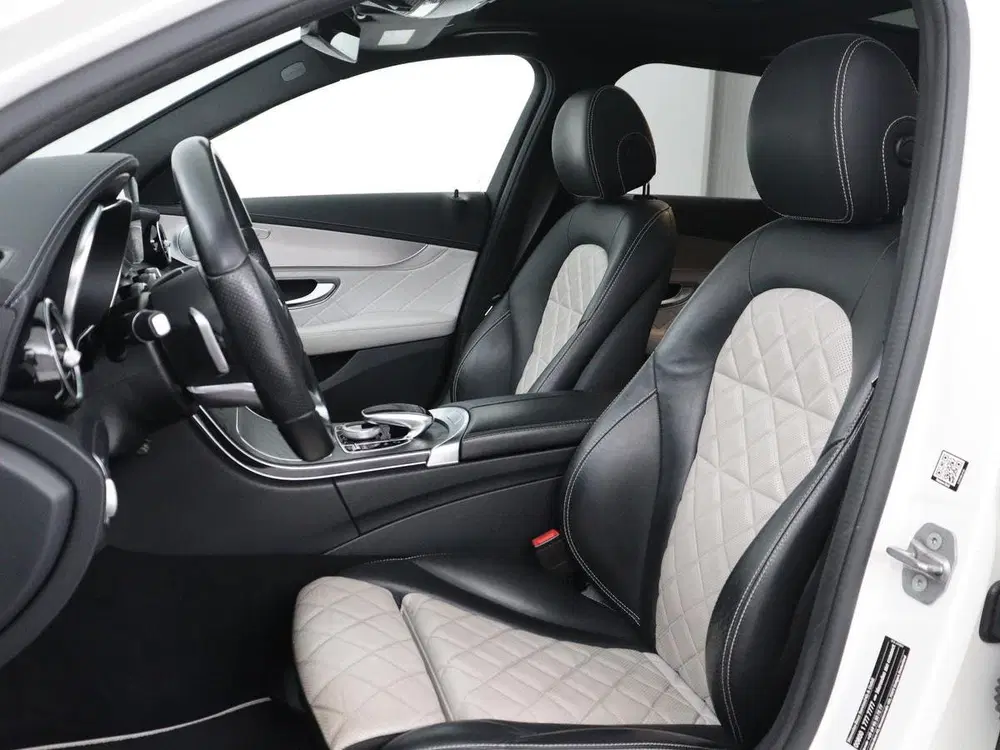 Mercedes-Benz C-Klasse 300e Avantgarde uit 2020, foto 5