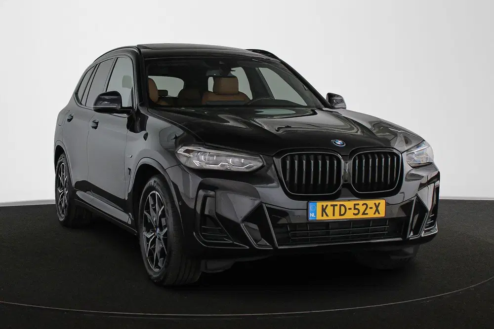BMW X3 xDrive30e M Sport Panoramadak Stuur-Stoelv uit 2022, foto 2