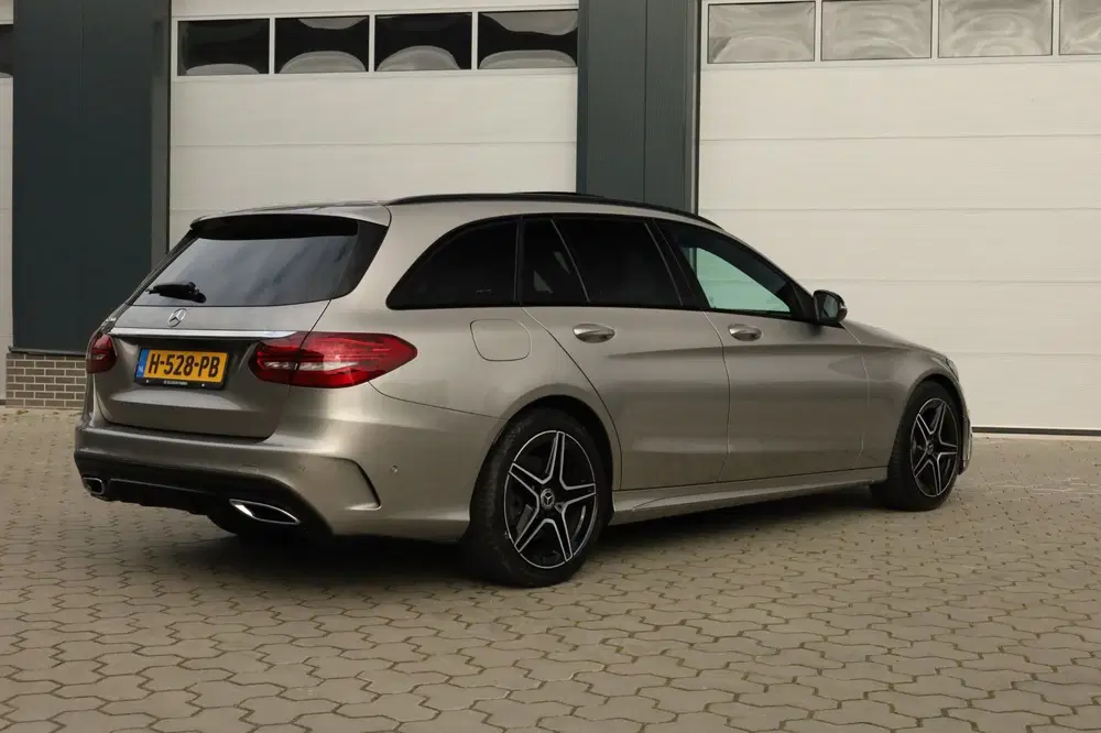 Mercedes-Benz C-Klasse 180 Business Solution AMG Pano uit 2020, foto 2