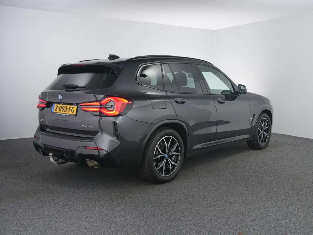 BMW X3 xDrive30e uit 2023, foto 2