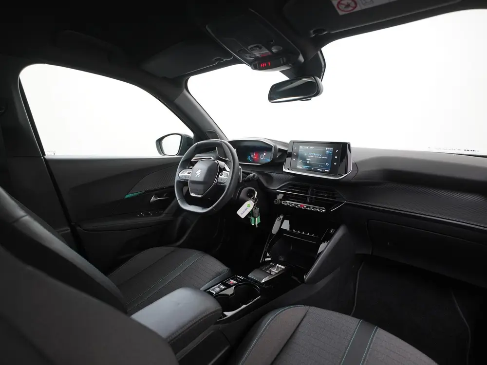 Peugeot 2008 1.2 PureTech Allure Pack Automaat uit 2023, foto 2