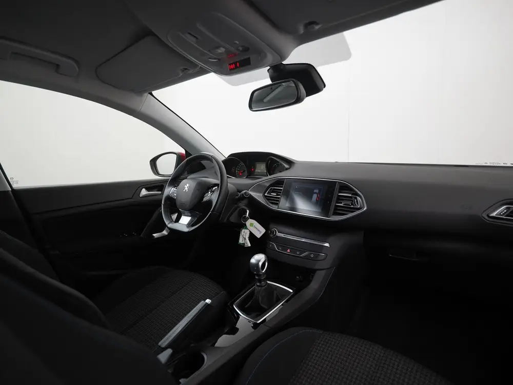 Peugeot 308 1.2 PureTech Style | Zondag Open! uit 2019, foto 2