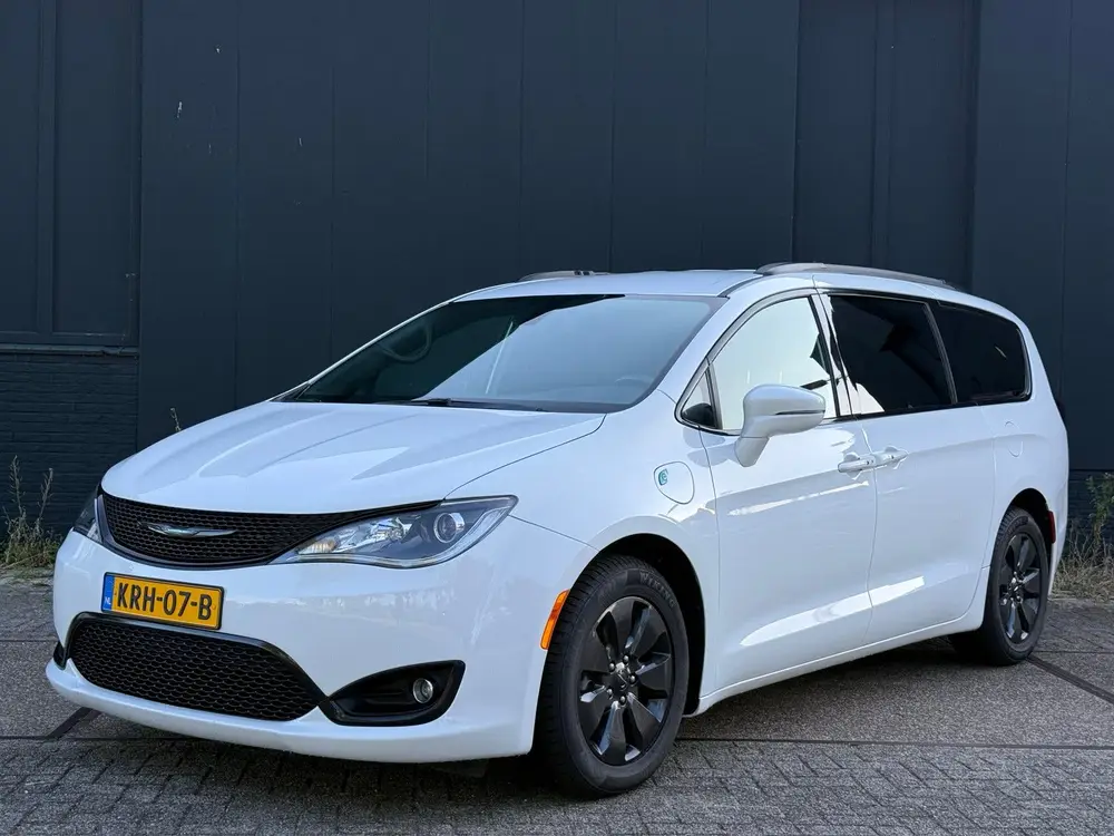Chrysler Pacifica Pacifica S Hybrid 2020 uit 2020