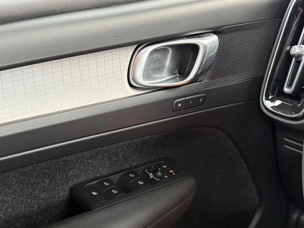 Volvo XC40 2.0 T4 Inscription trehaak panoramadak uit 2019, foto 14
