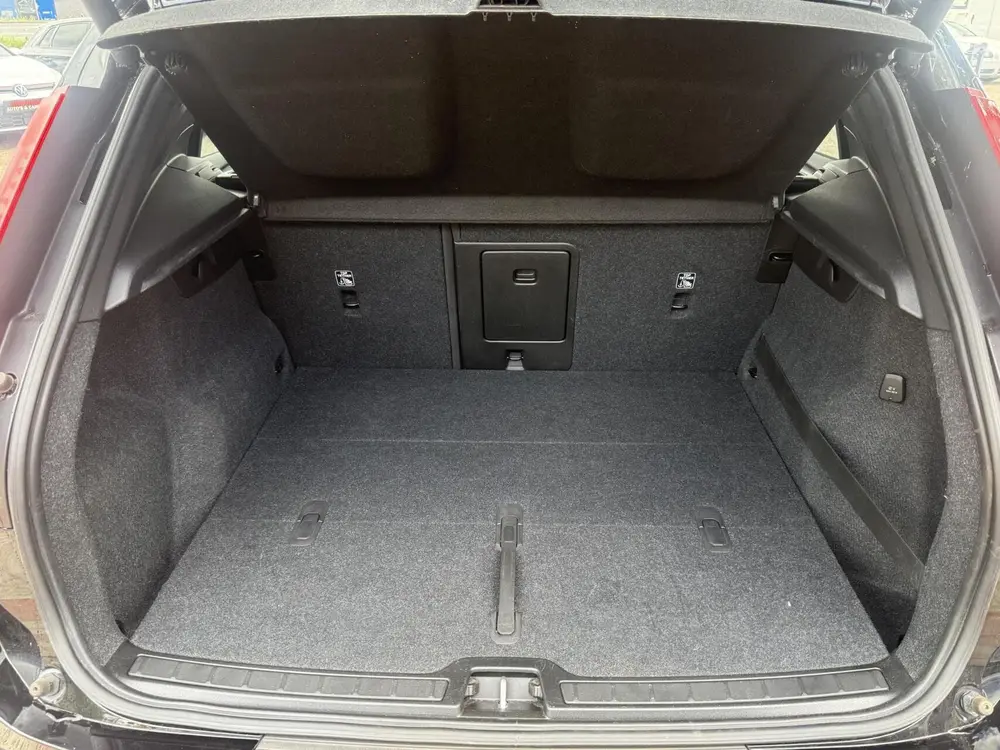 Volvo XC40 2.0 T4 Inscription trehaak panoramadak uit 2019, foto 16