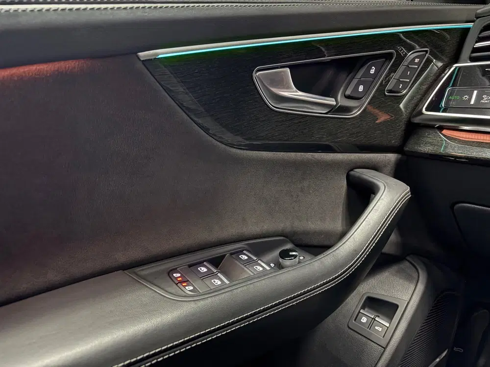 Audi Q8 60 TFSI e quattro Competition uit 2021, foto 10