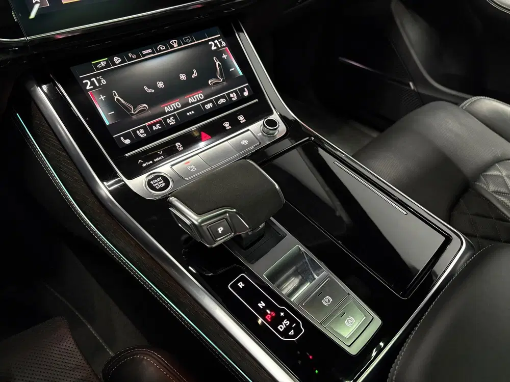 Audi Q8 60 TFSI e quattro Competition uit 2021, foto 18