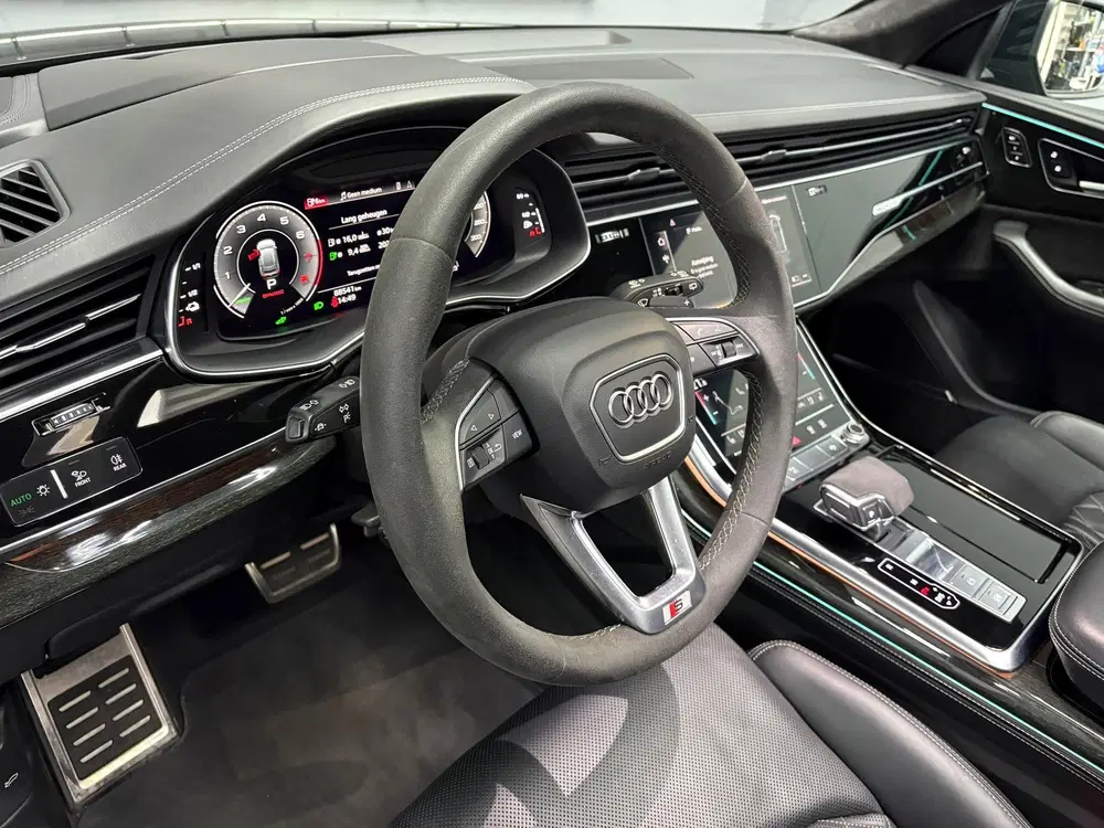 Audi Q8 60 TFSI e quattro Competition uit 2021, foto 6