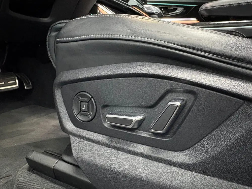 Audi Q8 60 TFSI e quattro Competition uit 2021, foto 8