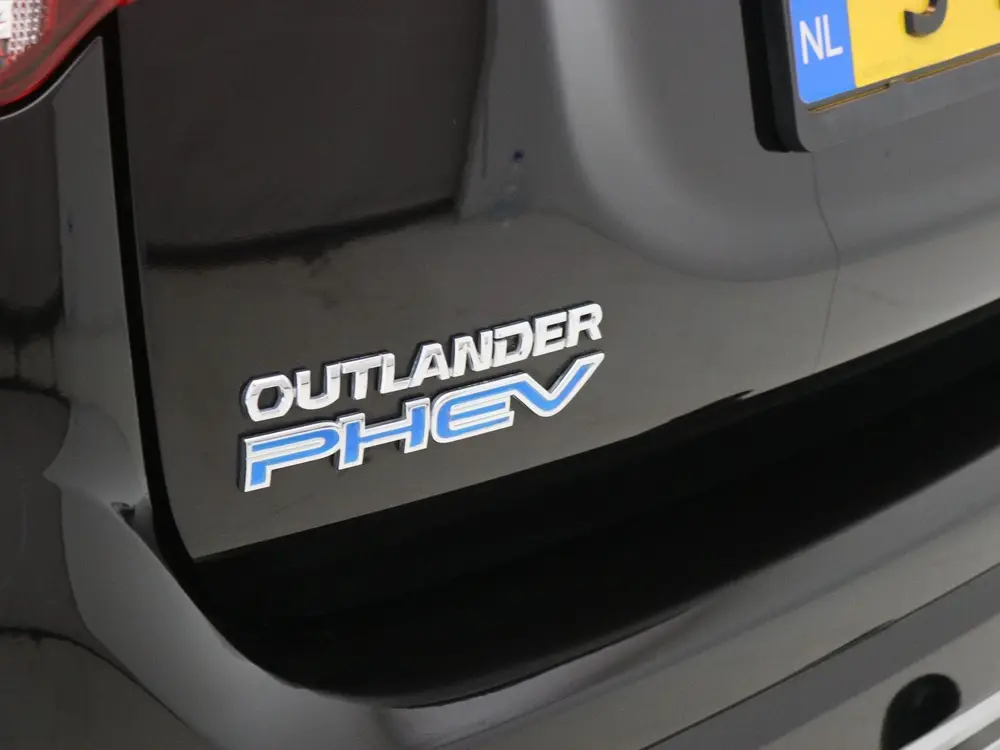 Mitsubishi Outlander 2.4 PHEV Pure / Stoelverwarming / Navig uit 2020, foto 16