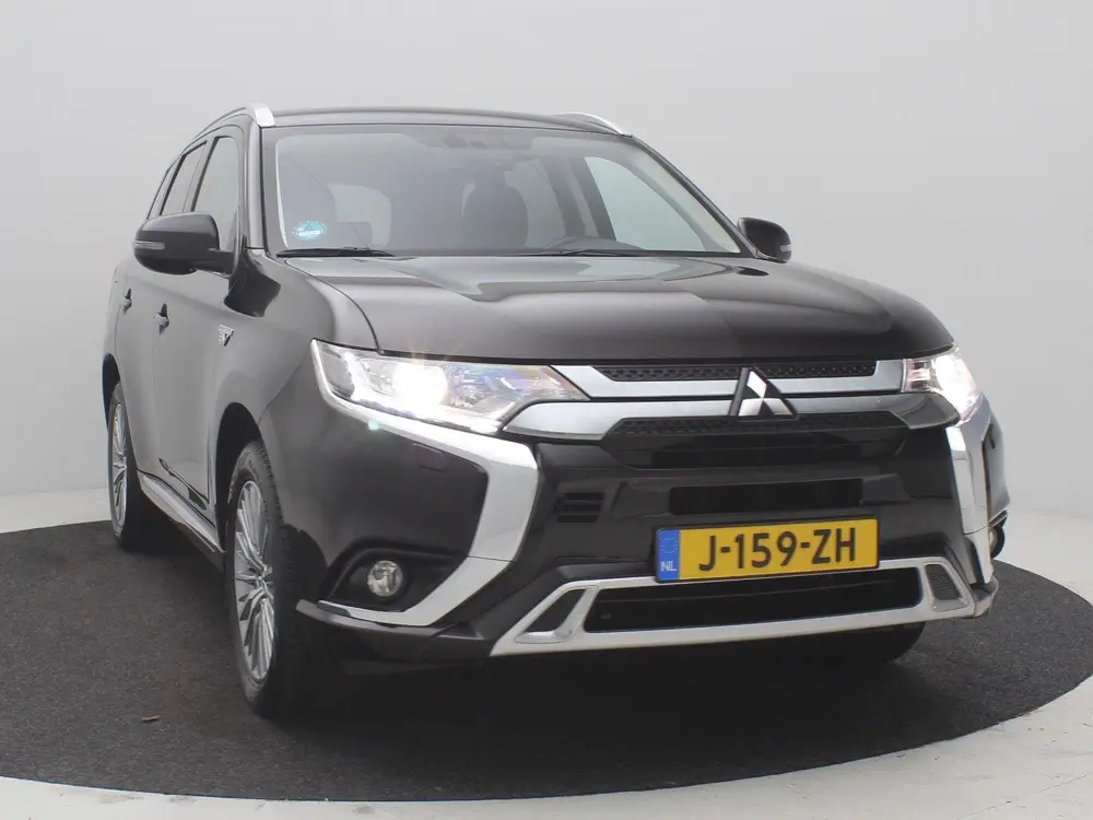 Mitsubishi Outlander 2.4 PHEV Pure / Stoelverwarming / Navig uit 2020, foto 19