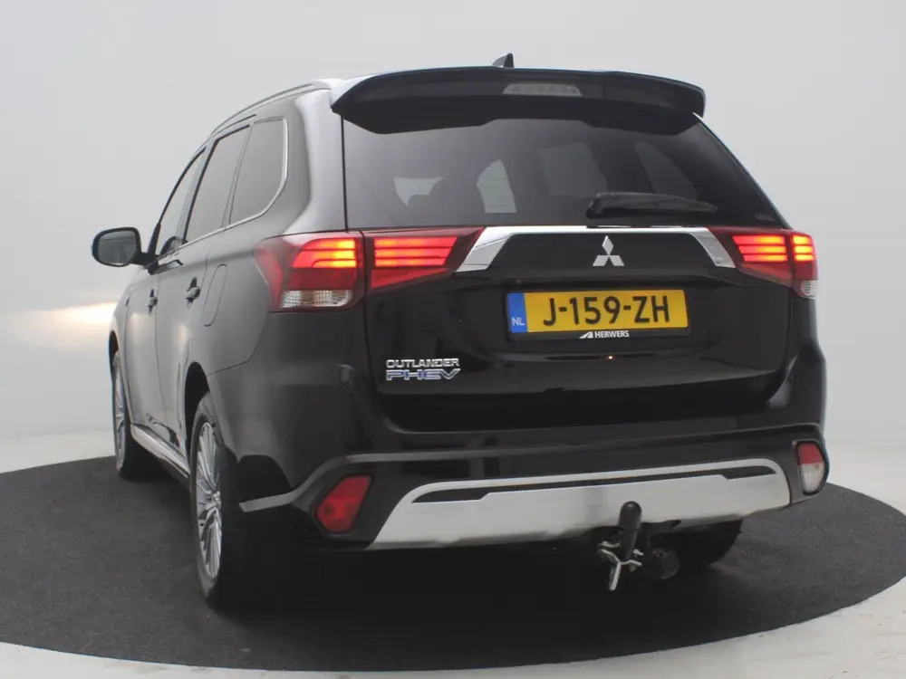 Mitsubishi Outlander 2.4 PHEV Pure / Stoelverwarming / Navig uit 2020, foto 20