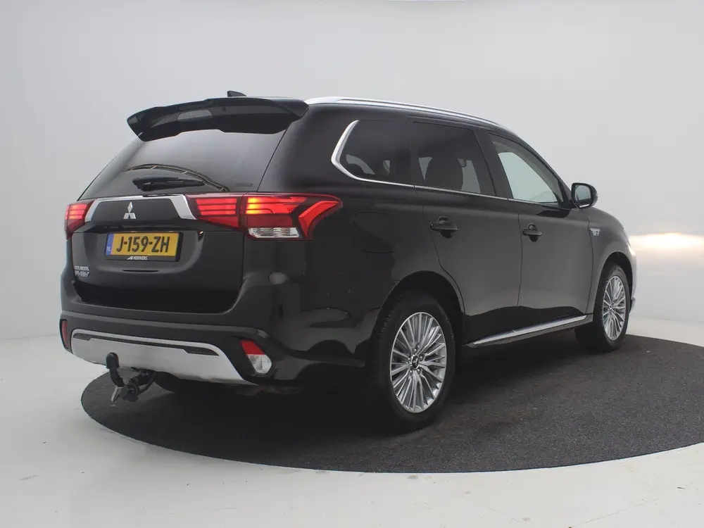 Mitsubishi Outlander 2.4 PHEV Pure / Stoelverwarming / Navig uit 2020, foto 3