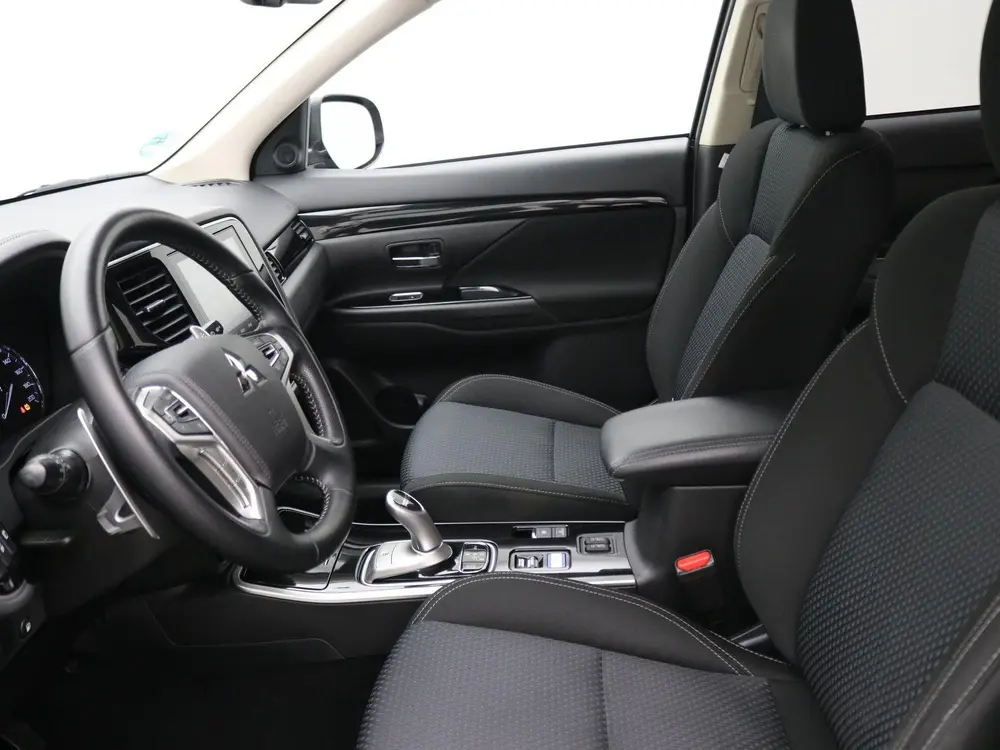 Mitsubishi Outlander 2.4 PHEV Pure / Stoelverwarming / Navig uit 2020, foto 4