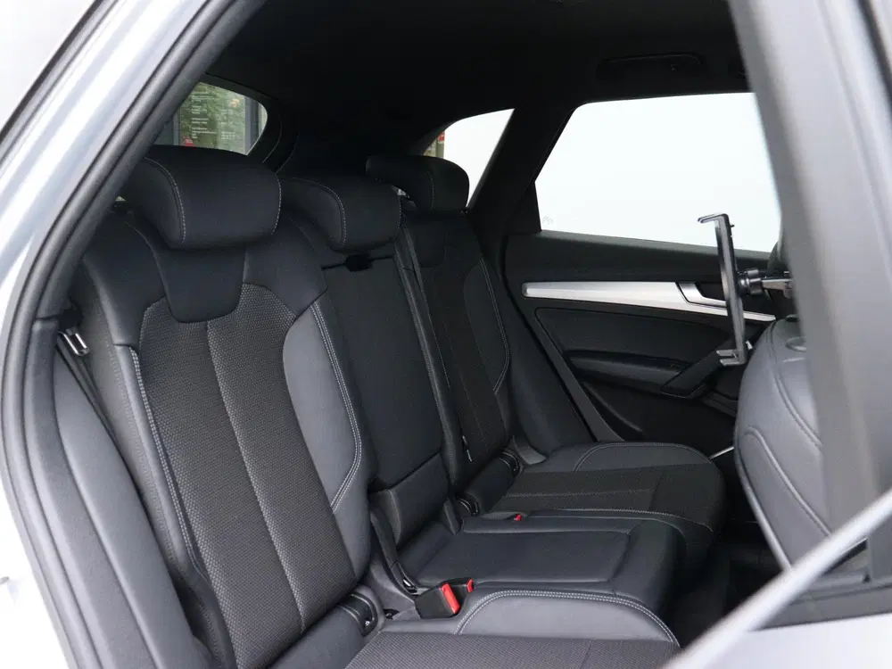 Audi Q5 55 TFSI e S edition uit 2021, foto 10