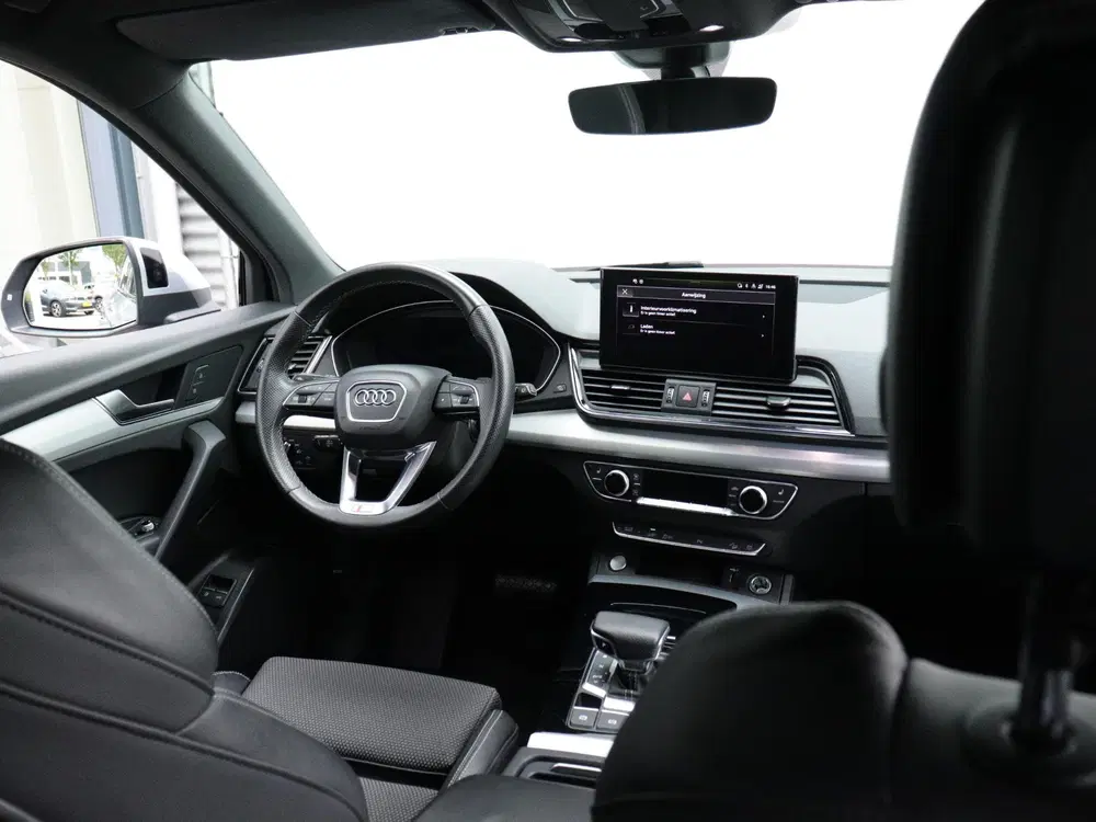 Audi Q5 55 TFSI e S edition uit 2021, foto 11