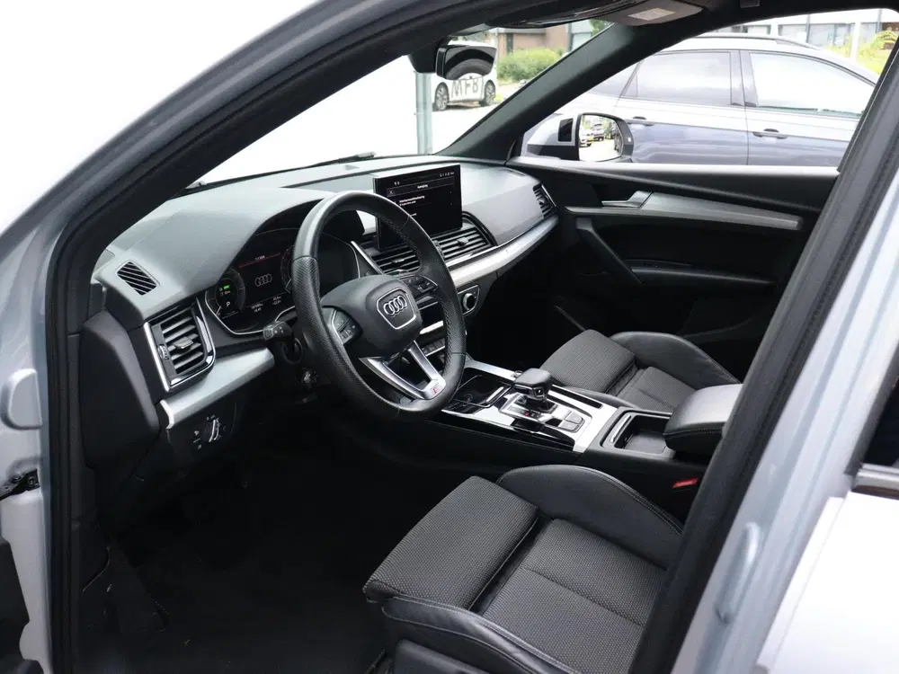 Audi Q5 55 TFSI e S edition uit 2021, foto 18