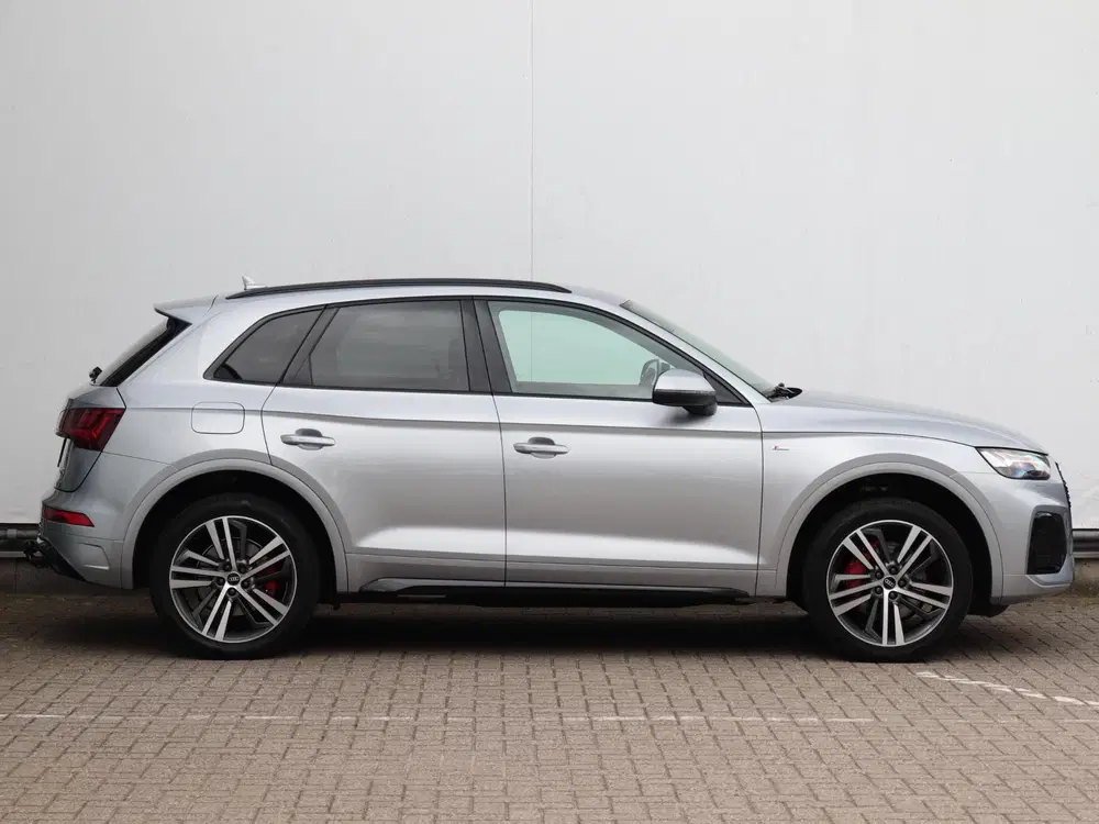 Audi Q5 55 TFSI e S edition uit 2021, foto 2