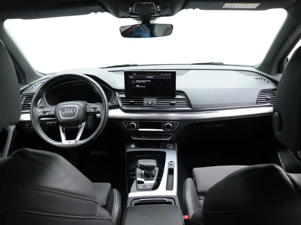 Audi Q5 55 TFSI e S edition uit 2021, foto 8