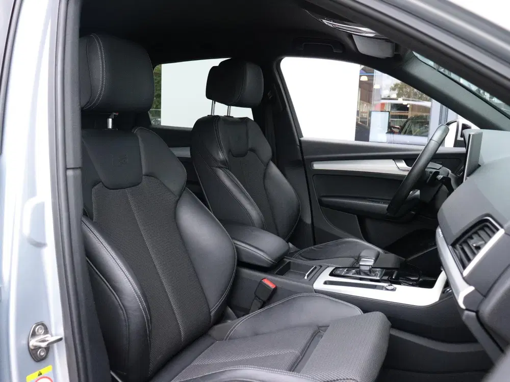 Audi Q5 55 TFSI e S edition uit 2021, foto 9