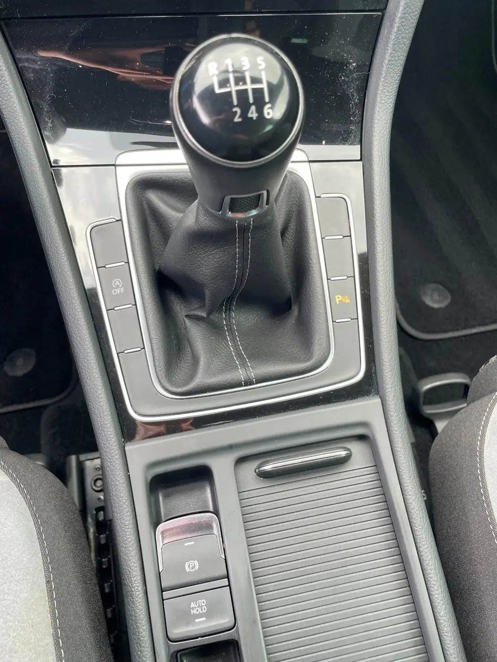 Volkswagen Golf Variant 1.5 TSI R-line | R-line interieur en uit 2019, foto 16