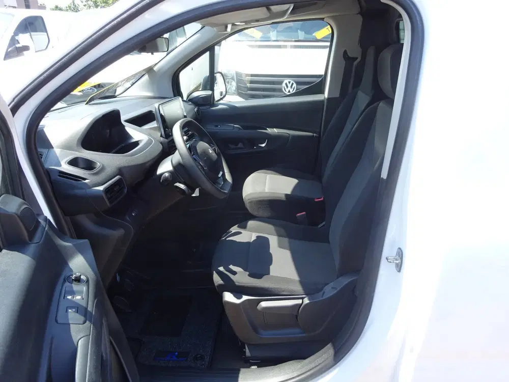 Peugeot Partner 1.2 PureTech Pro BENZINE AIRCO NAVI CRUISE uit 2022, foto 11