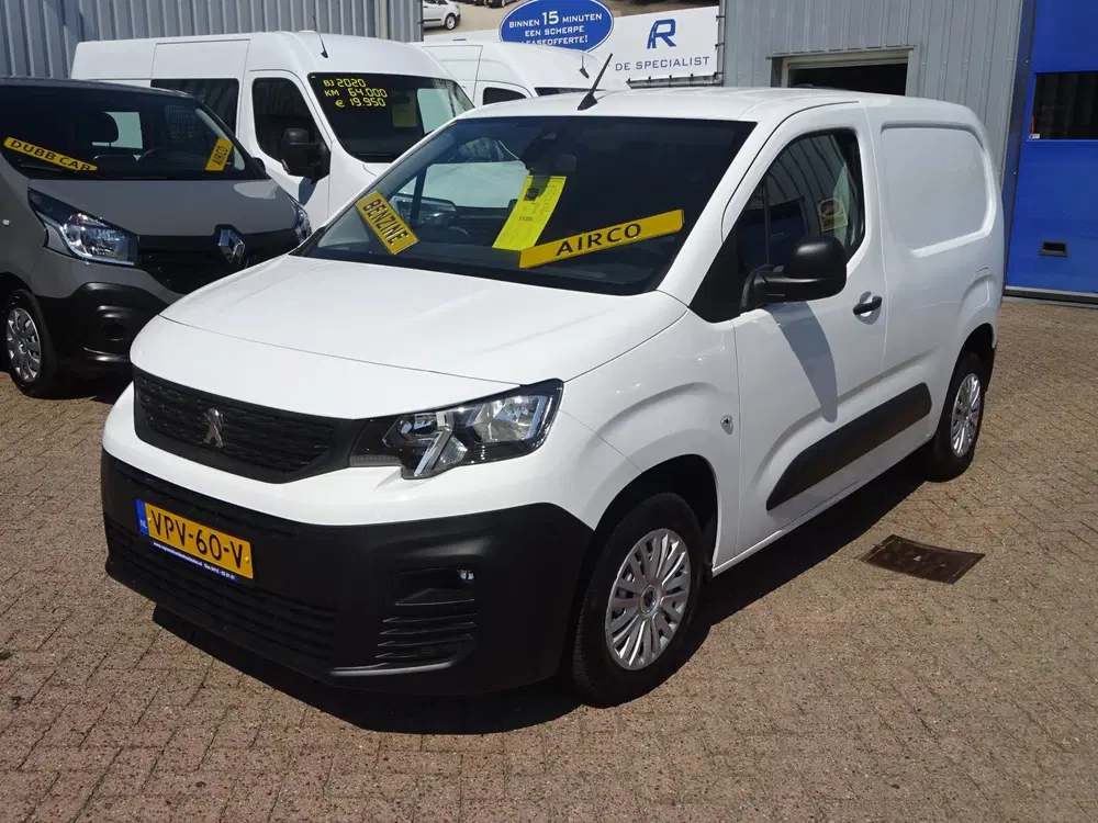 Peugeot Partner 1.2 PureTech Pro BENZINE AIRCO NAVI CRUISE uit 2022, foto 2