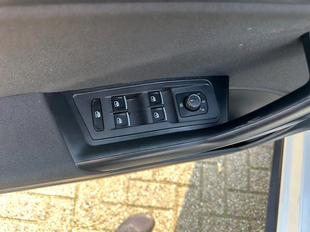Volkswagen T-ROC 1.5 TSI Sport uit 2020, foto 8