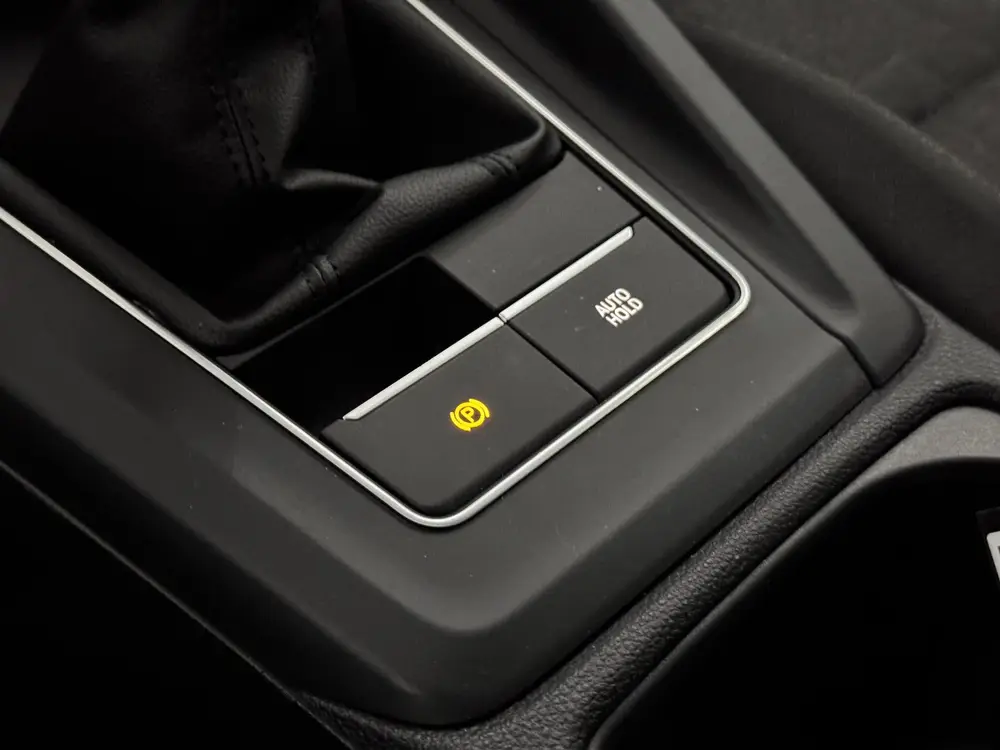 Volkswagen Golf 1.5 TSI Life Edition Clima, Apple carplay, P uit 2025, foto 13