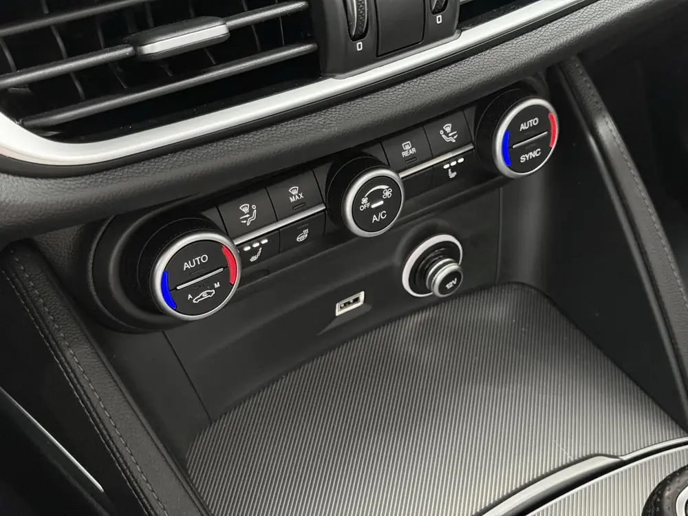 Alfa Romeo Stelvio 2.0 T AWD Veloce 280 PK - FACELIFT - PANO uit 2020, foto 11