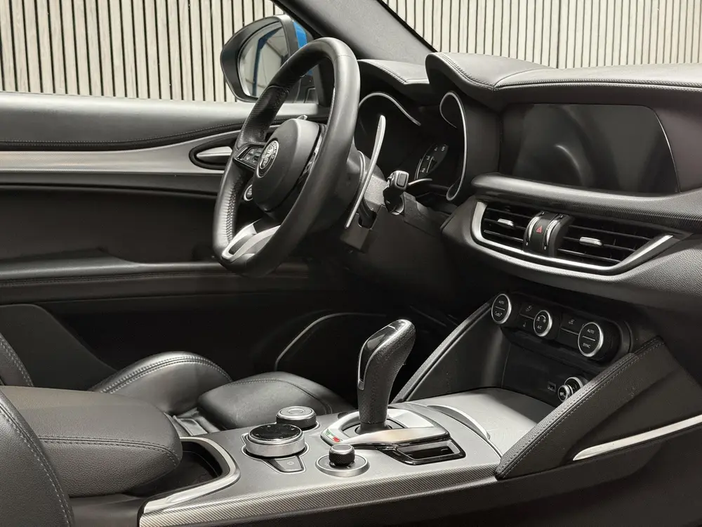 Alfa Romeo Stelvio 2.0 T AWD Veloce 280 PK - FACELIFT - PANO uit 2020, foto 19