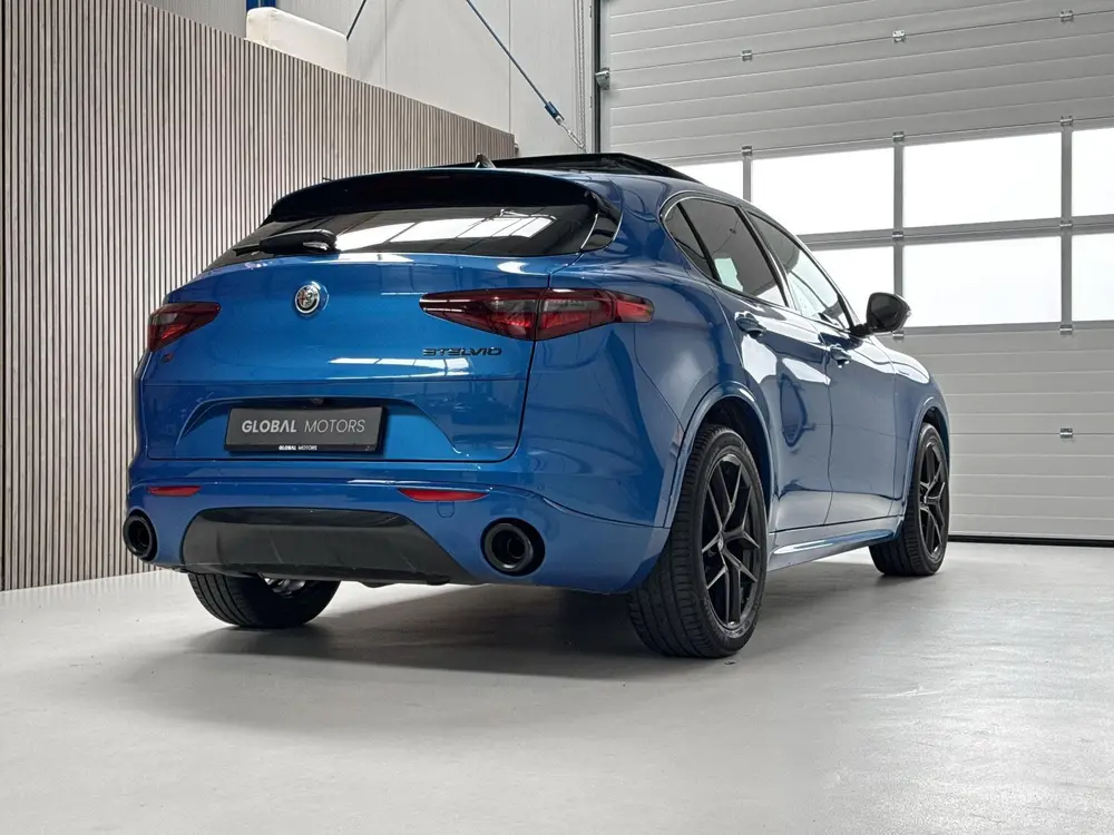 Alfa Romeo Stelvio 2.0 T AWD Veloce 280 PK - FACELIFT - PANO uit 2020, foto 2