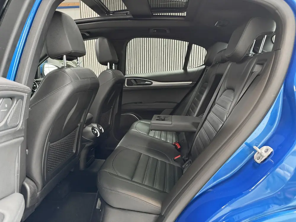 Alfa Romeo Stelvio 2.0 T AWD Veloce 280 PK - FACELIFT - PANO uit 2020, foto 8
