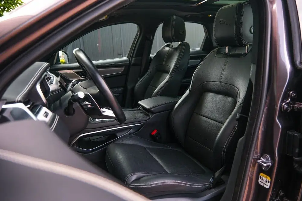 Jaguar F-Pace 2.0 P400e PHEV R-Dynamic Black uit 2022, foto 2