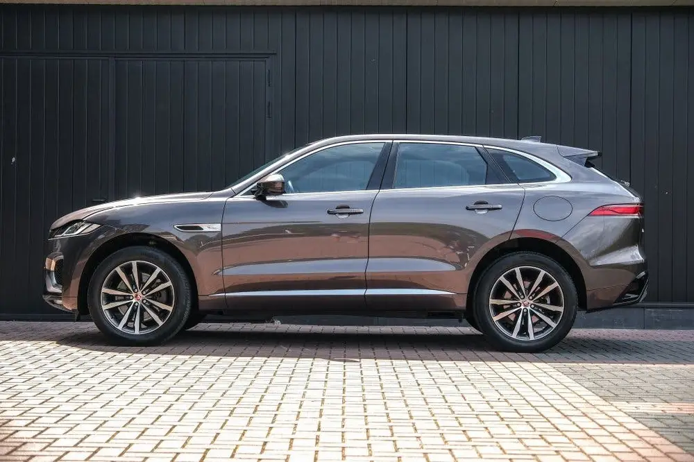 Jaguar F-Pace 2.0 P400e PHEV R-Dynamic Black uit 2022, foto 3