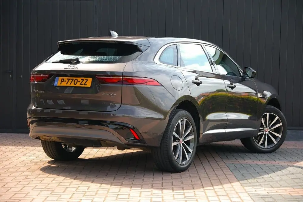 Jaguar F-Pace 2.0 P400e PHEV R-Dynamic Black uit 2022, foto 4
