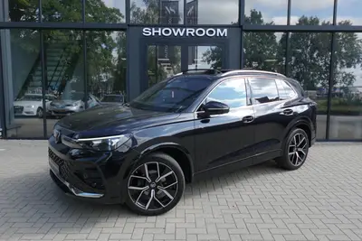 Volkswagen Tiguan 1.5 eTSI R-Line Business PANO KEYLESS H&K uit 2024