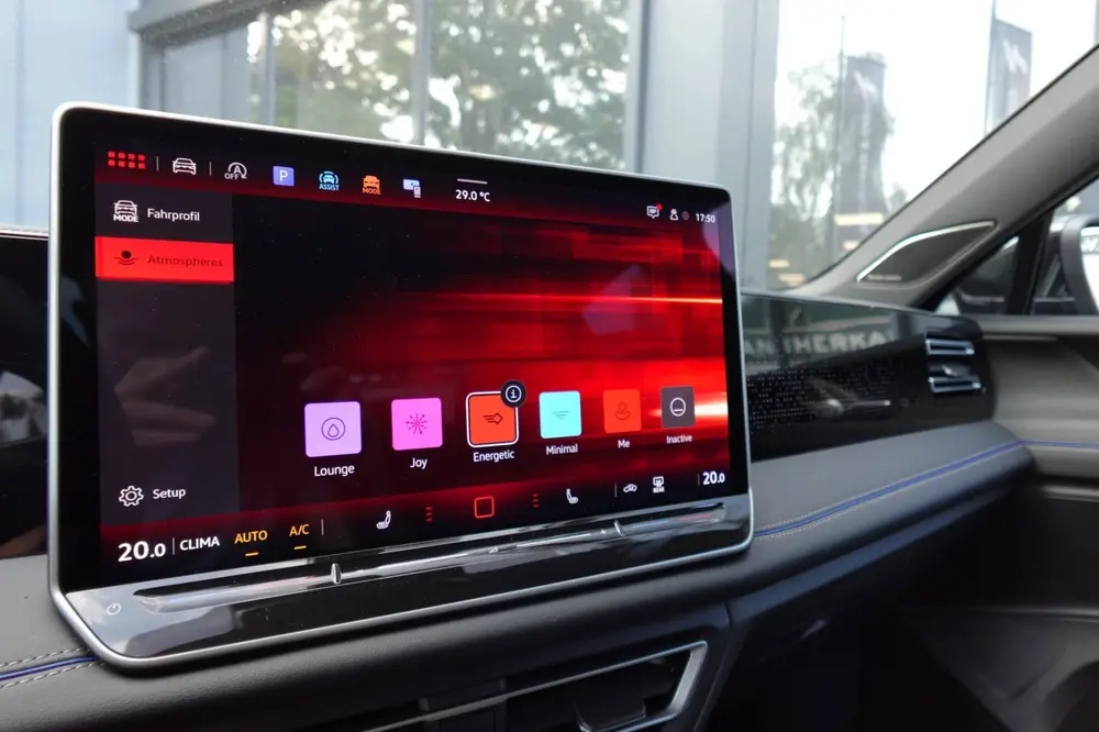 Volkswagen Tiguan 1.5 eTSI R-Line Business PANO KEYLESS H&K uit 2024, foto 17
