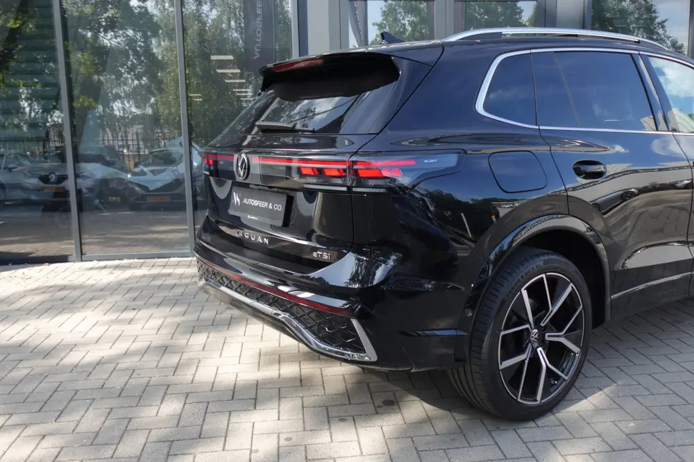 Volkswagen Tiguan 1.5 eTSI R-Line Business PANO KEYLESS H&K uit 2024, foto 19