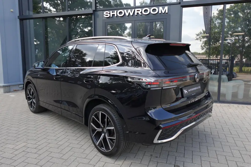 Volkswagen Tiguan 1.5 eTSI R-Line Business PANO KEYLESS H&K uit 2024, foto 2