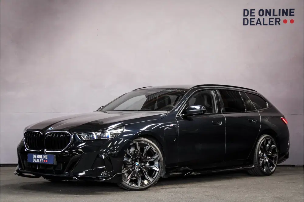 BMW 5-serie 5 Serie Touring 530e M Sport Shadow uit 2025
